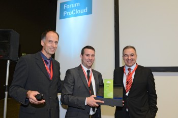 ProCloud Award 2012 - Onwerks Geschäftsführer Jens Doose nimmt die Siegerplastik entgegen